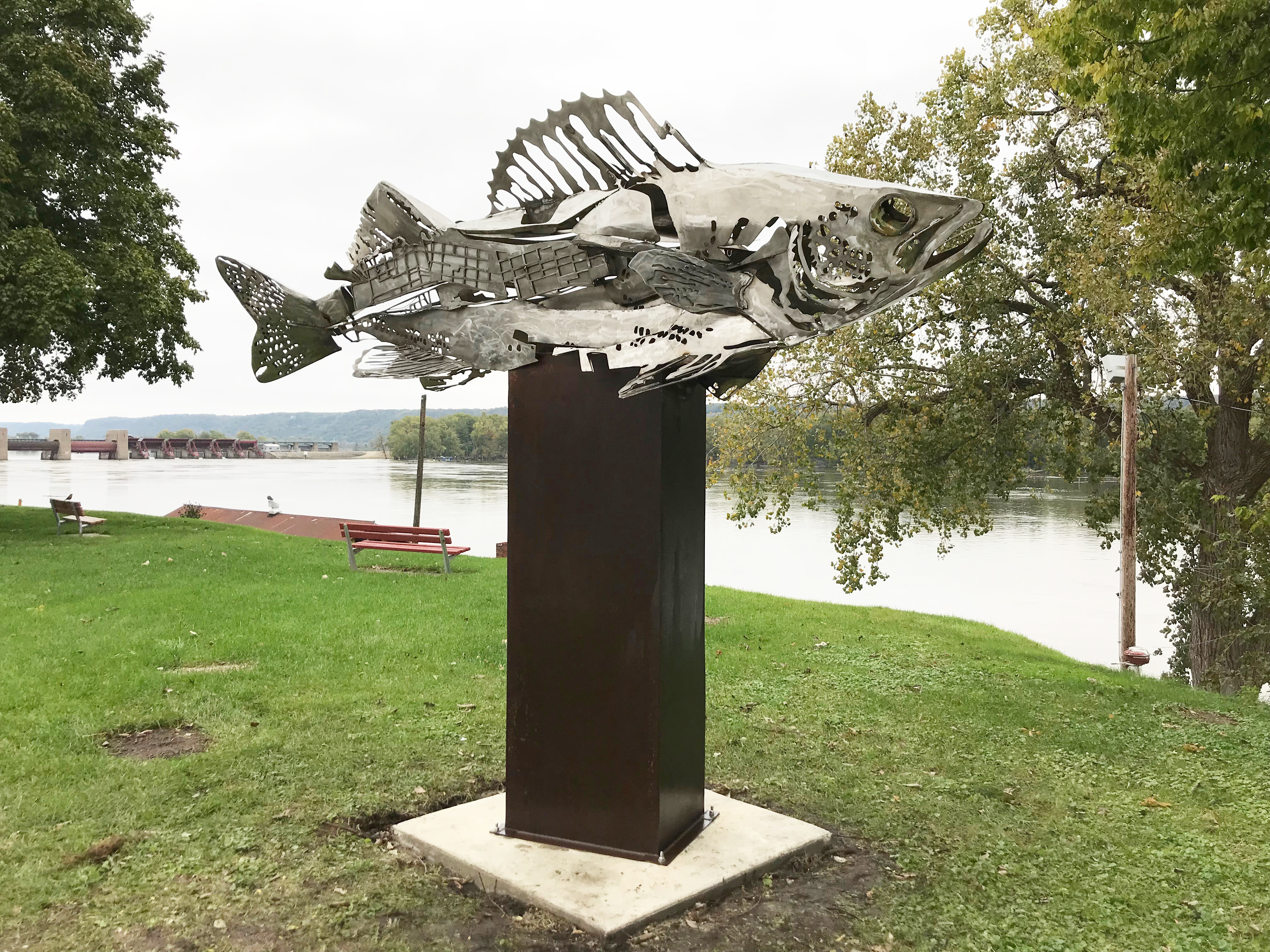 Portrait of Victoria Reed, sculptor, facing forward. Cropped to fit the portrait image area for a tidy, balanced appearance.
